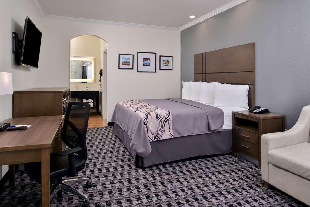 Americas Inn & Suites Iah North Humble Room photo